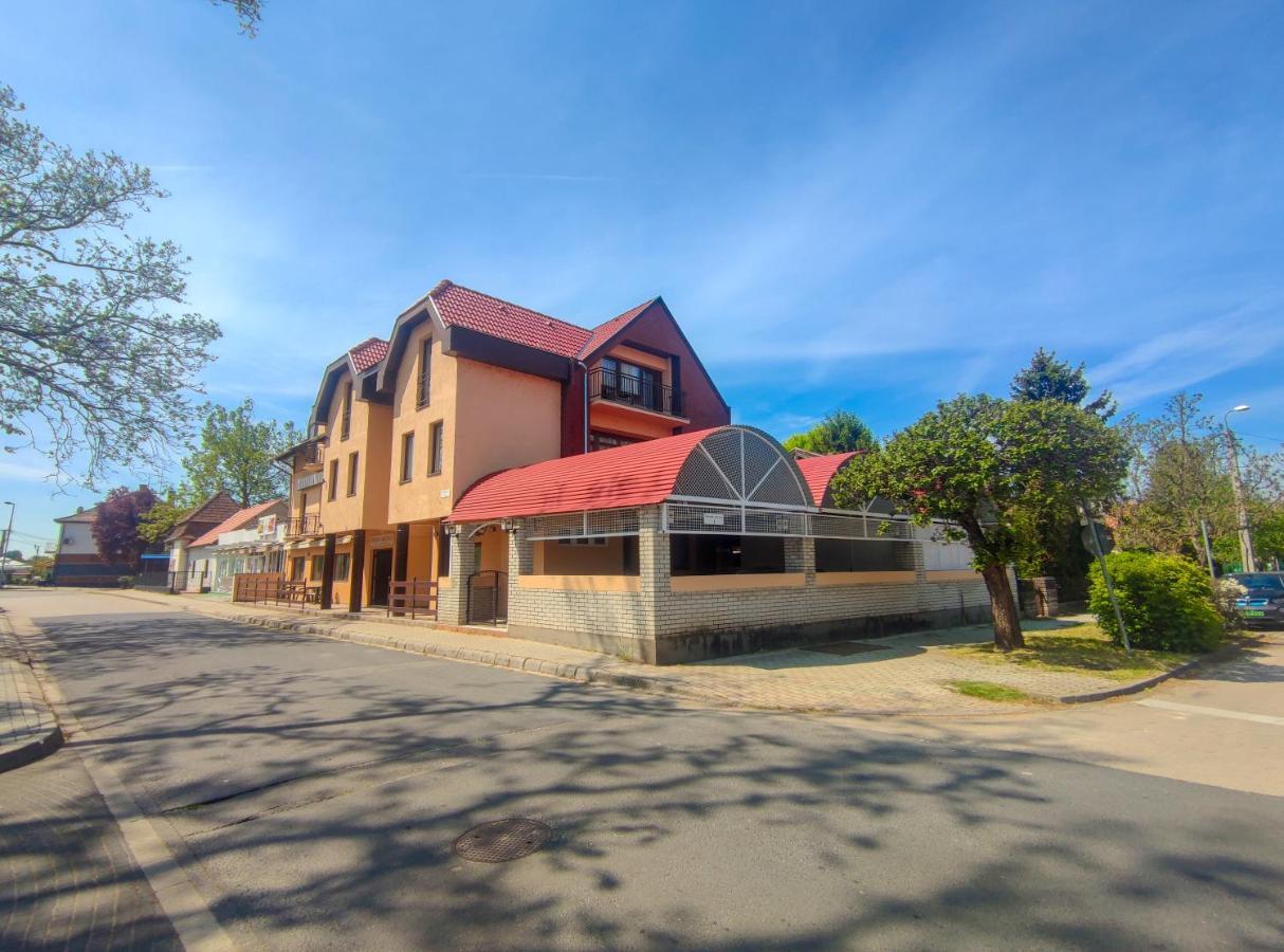 Viktoria Panzio Zamardi Hotel Exterior photo
