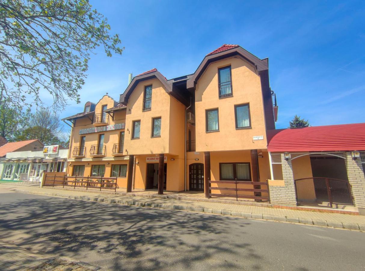 Viktoria Panzio Zamardi Hotel Exterior photo
